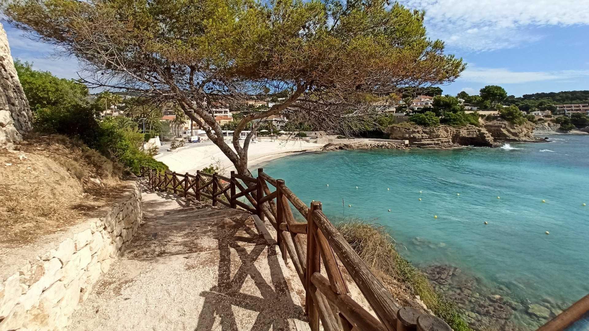 Villa nouvellement construite au design exclusif et moderne avec vue sur la mer à Benissa Costa