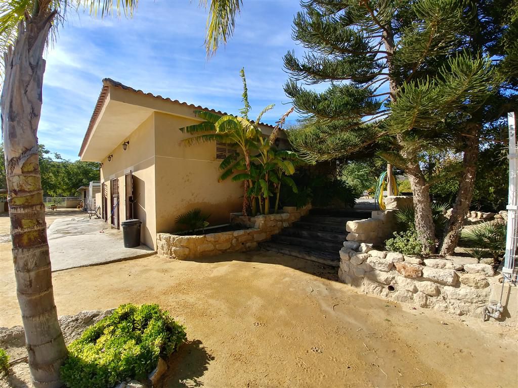 Country Property salgai in Alicante