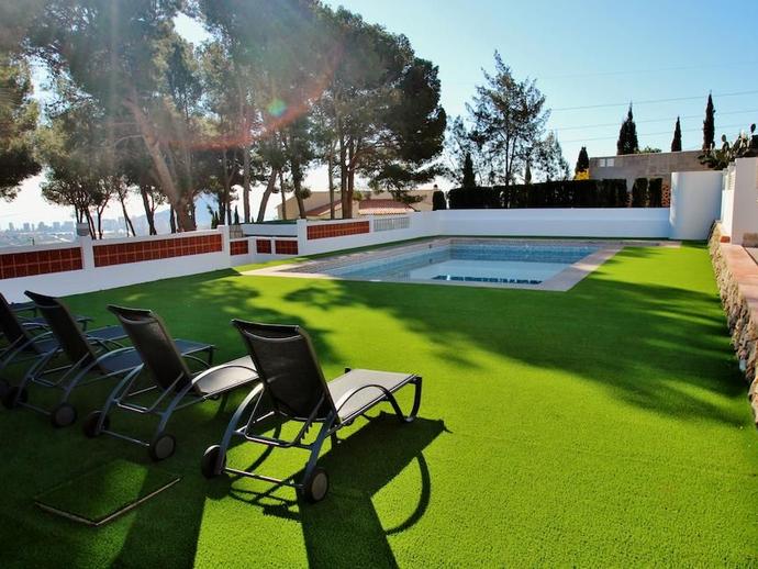 Chalet villa totalmente renovada de 240 m² con parcela de 2.000 m² con vistas fantásticas al mar en CalpE