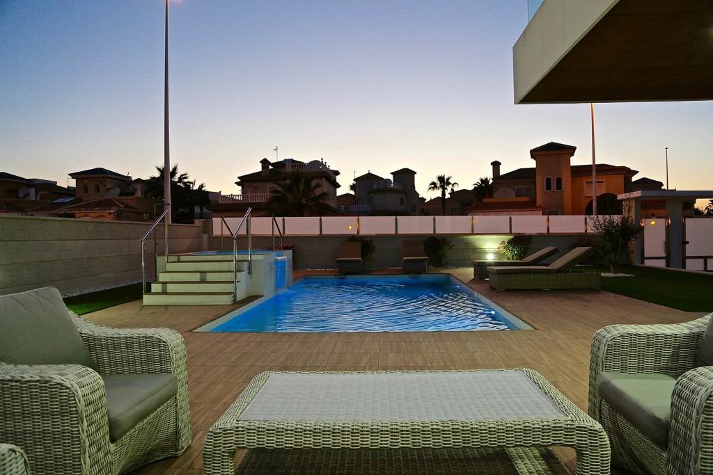 Villa en venta en Orihuela Costa