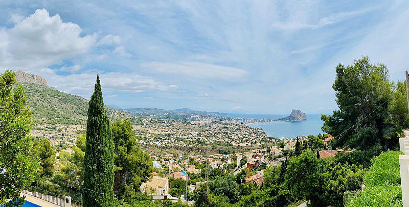 Neubauvilla mit 5 Schlafzimmern und herrlichem Meerblick in Calpe (Costa Blanca)