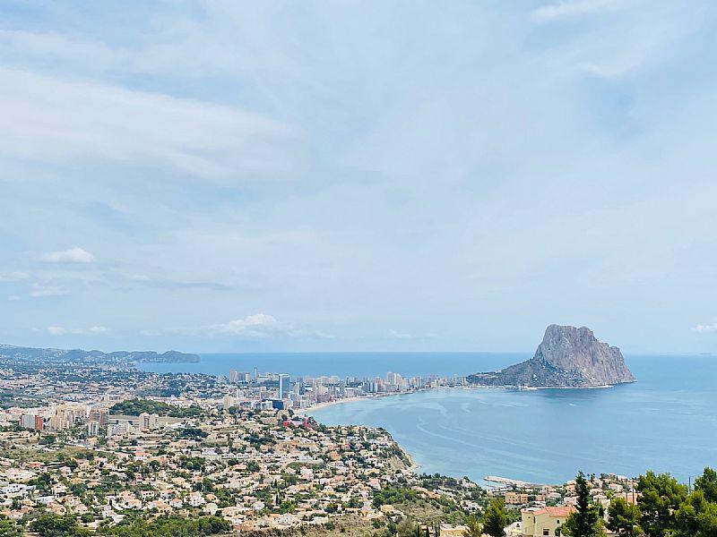 Nieuwbouwvilla met 5 slaapkamers en prachtig zeezicht in Calpe (Costa Blanca)