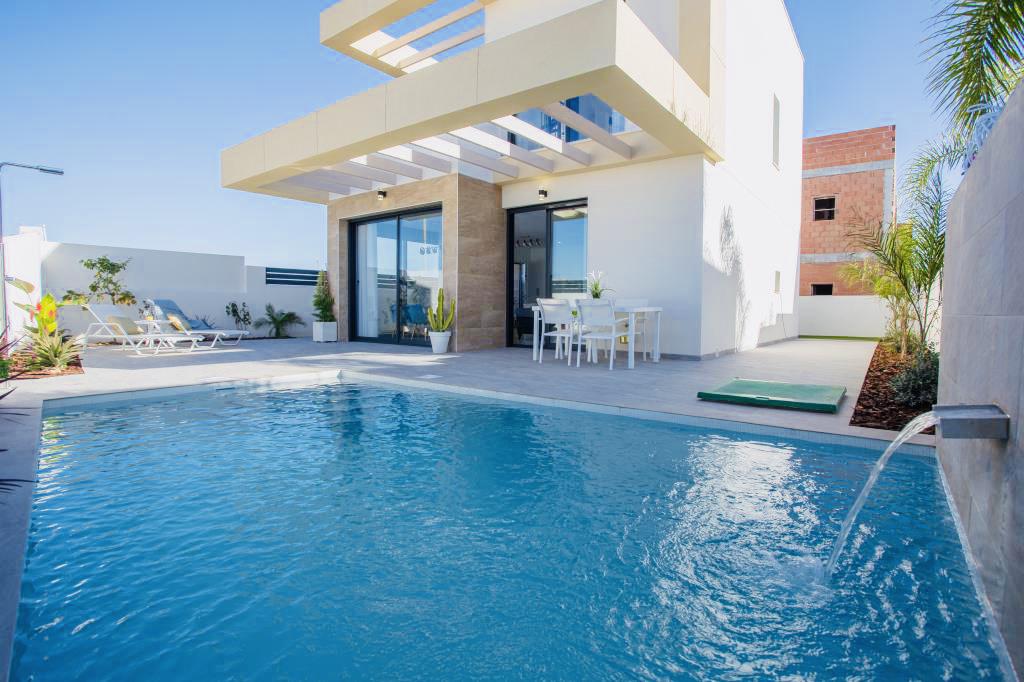 Villa for sale in Los Montesinos