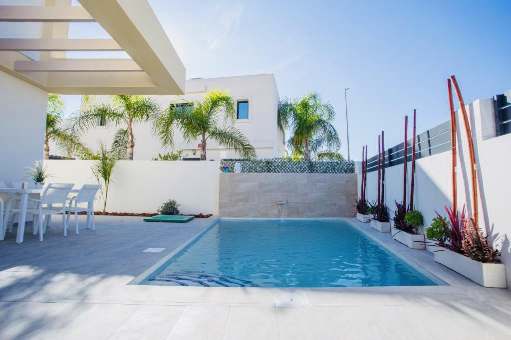 Villa for sale in Los Montesinos