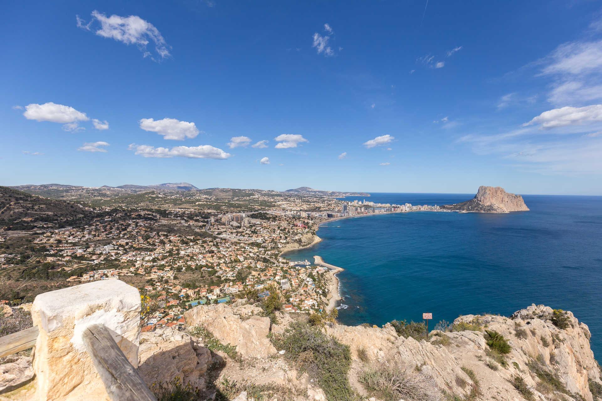 Nieuwbouwappartement 3 slaapkamers, parkeerplaats, berging en zwembad in Calpe (Costa Blanca)