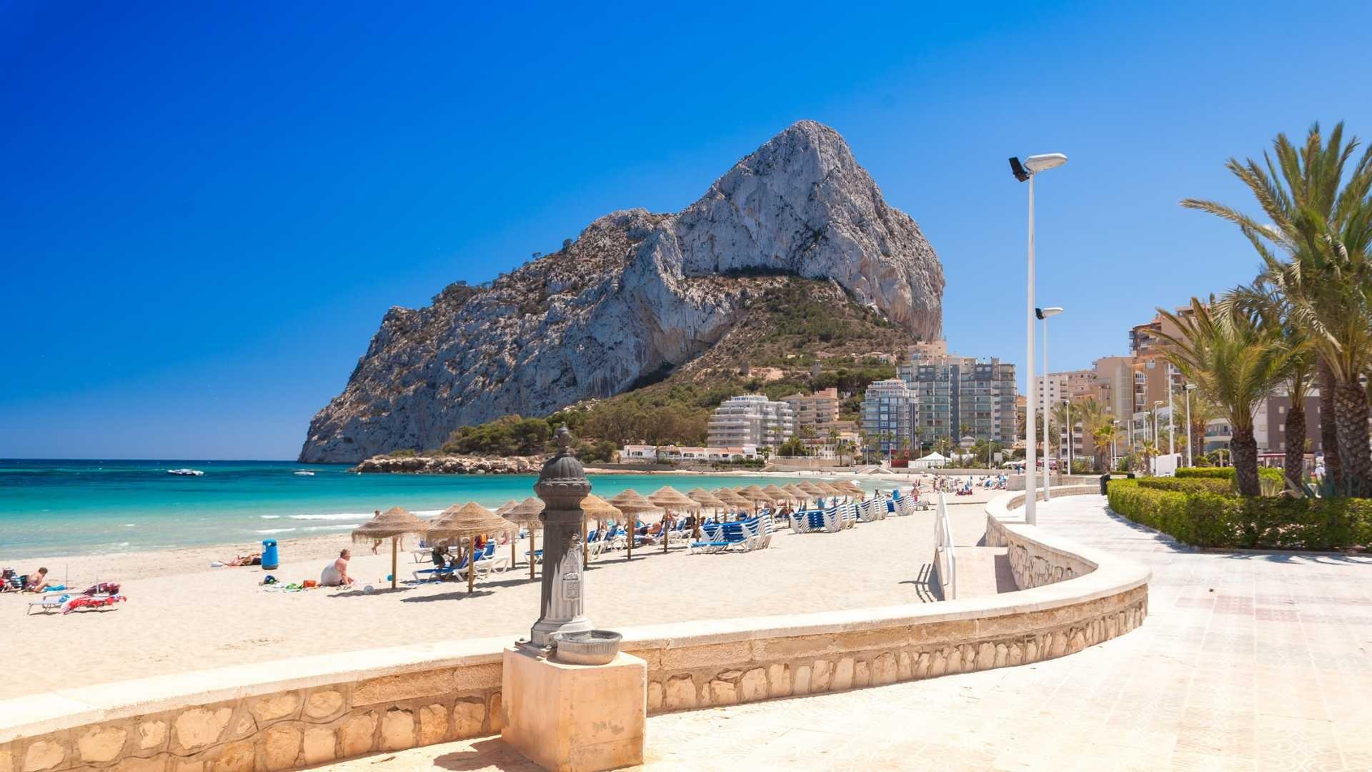 Brand new apartment 2 bedrooms, parking, storage room, pool in Calpe (Costa Blanca)