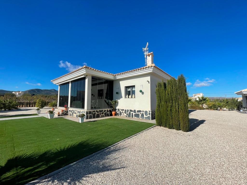 Villa for sale in Pinoso