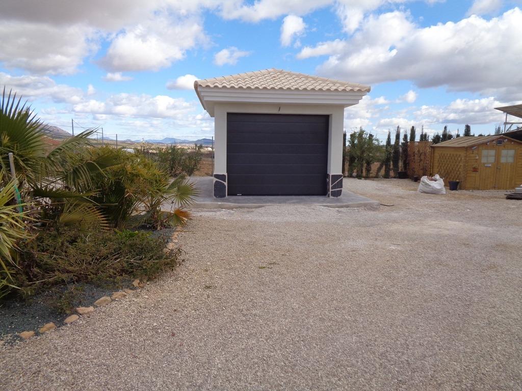 Villa for sale in Pinoso