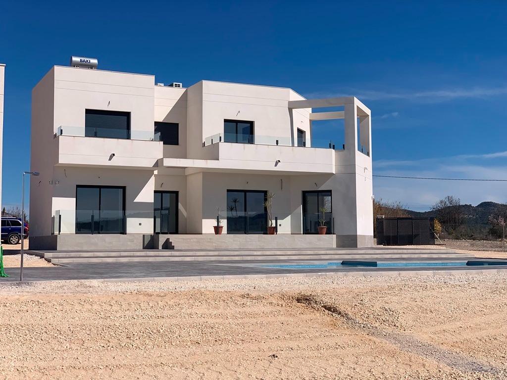 Villa for sale in Pinoso