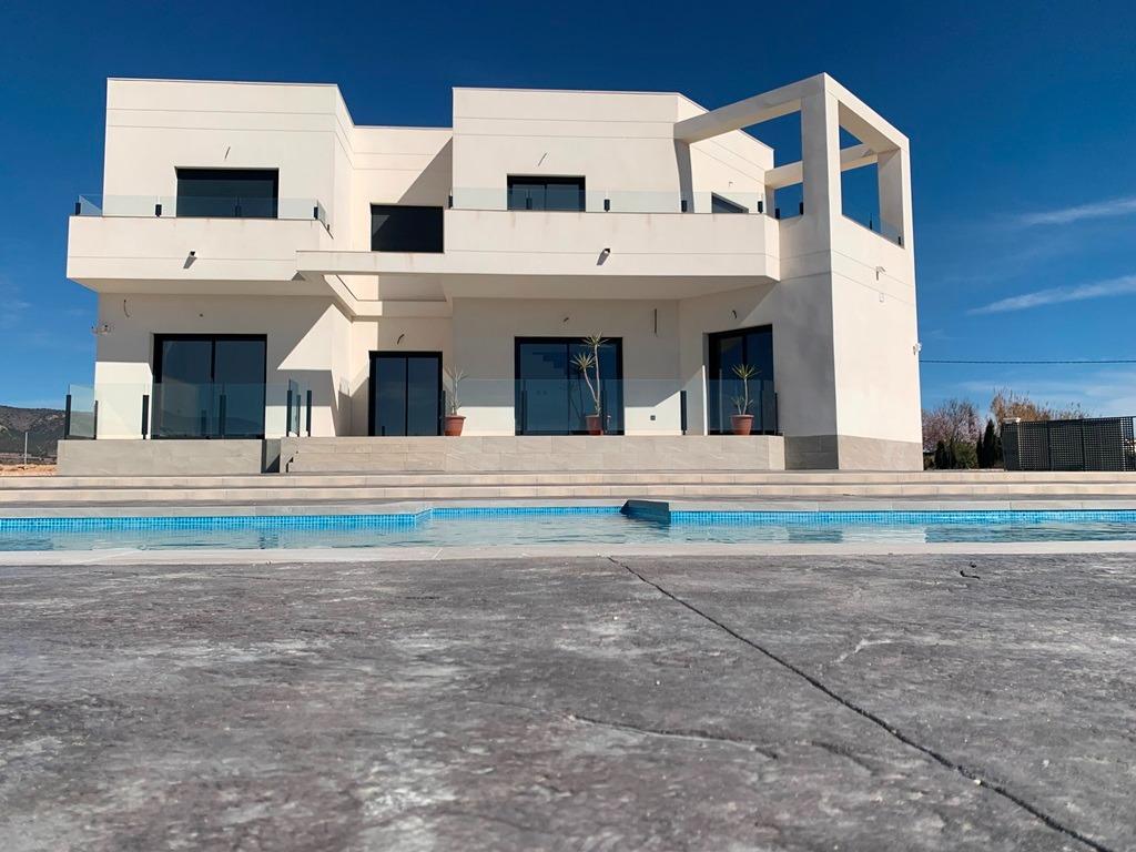 Villa for sale in Pinoso