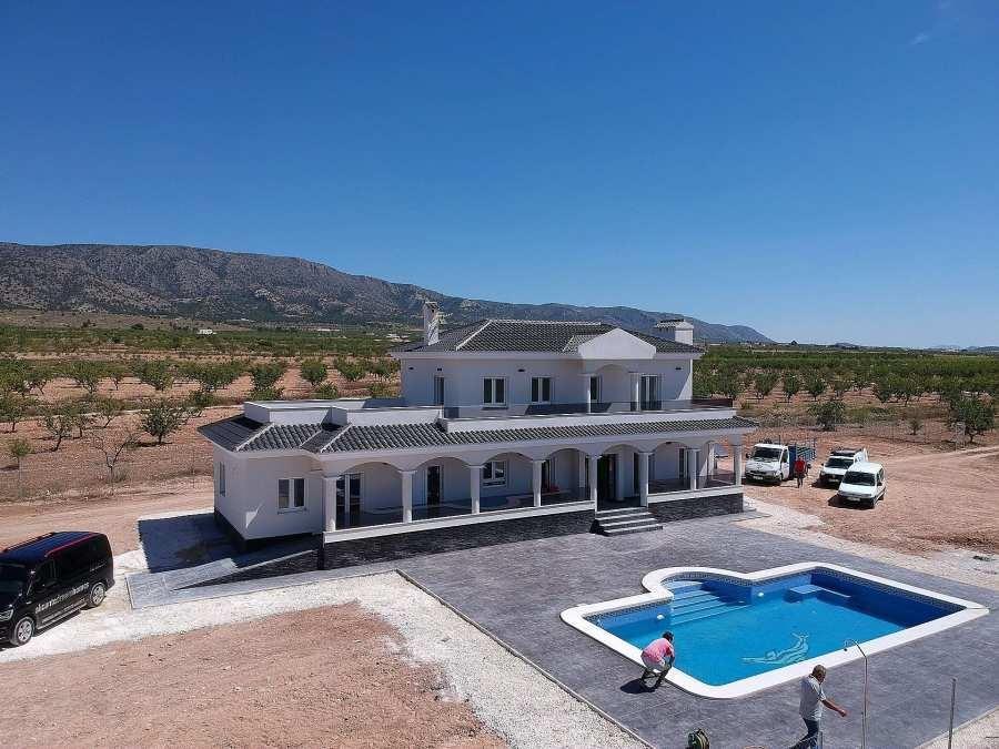 Villa for sale in Pinoso