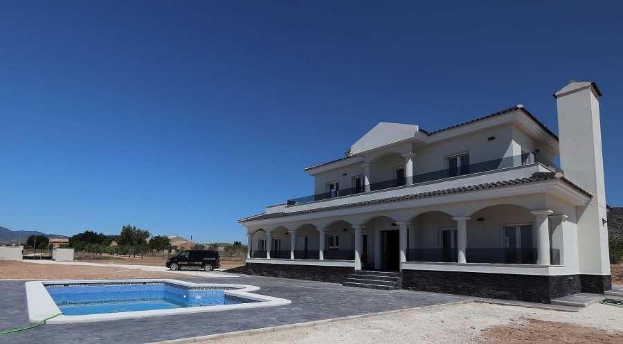 Villa for sale in Pinoso