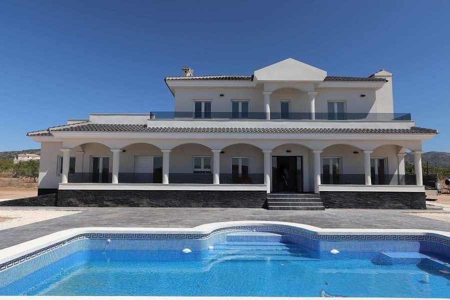 Villa for sale in Pinoso