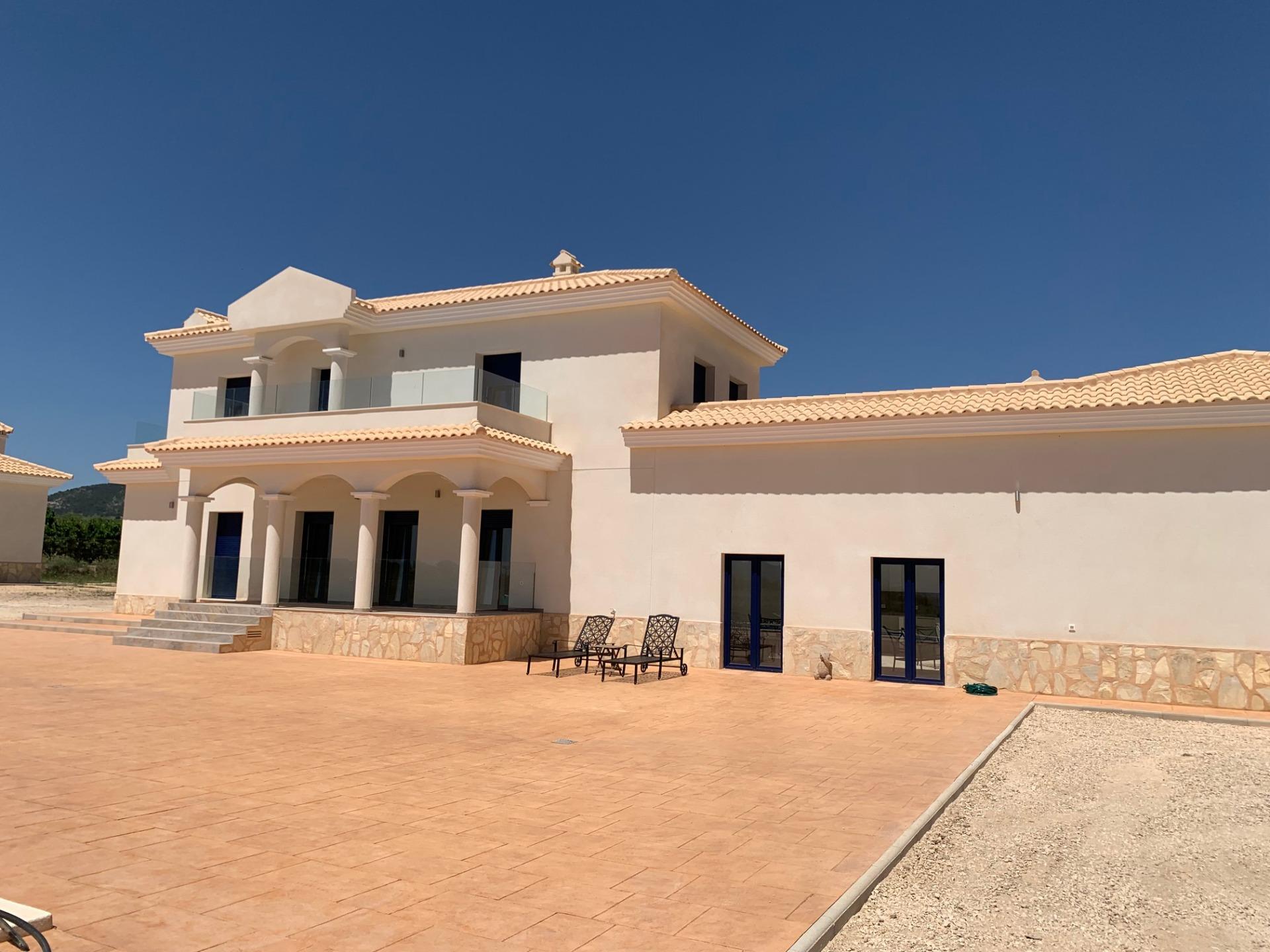 Villa for sale in Pinoso