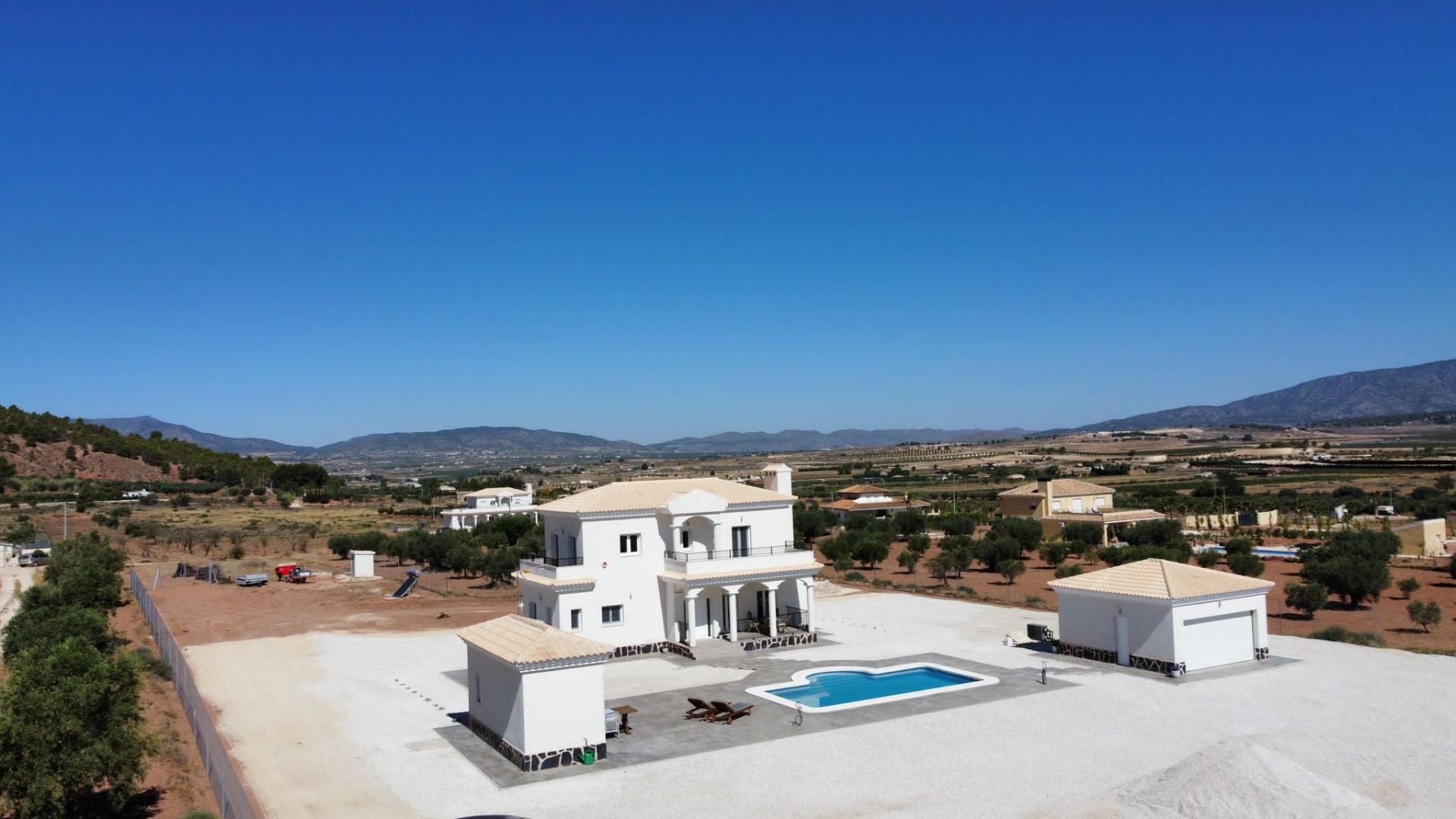 Villas de Obra Nueva en parcelas de 10.000 m2 en Pinoso (Alicante)