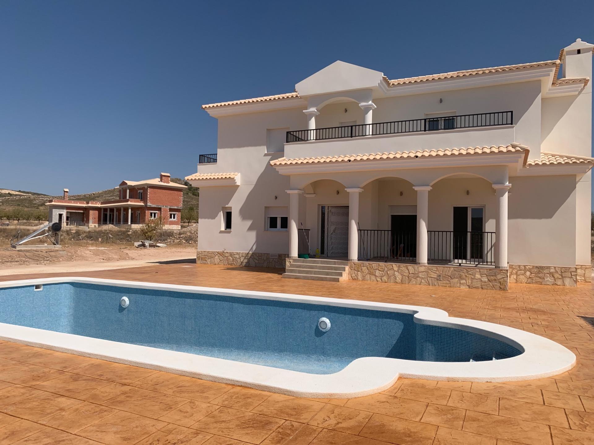 Villas de nouvelle construction sur des parcelles de 10 000 m2 à Pinoso (Alicante)