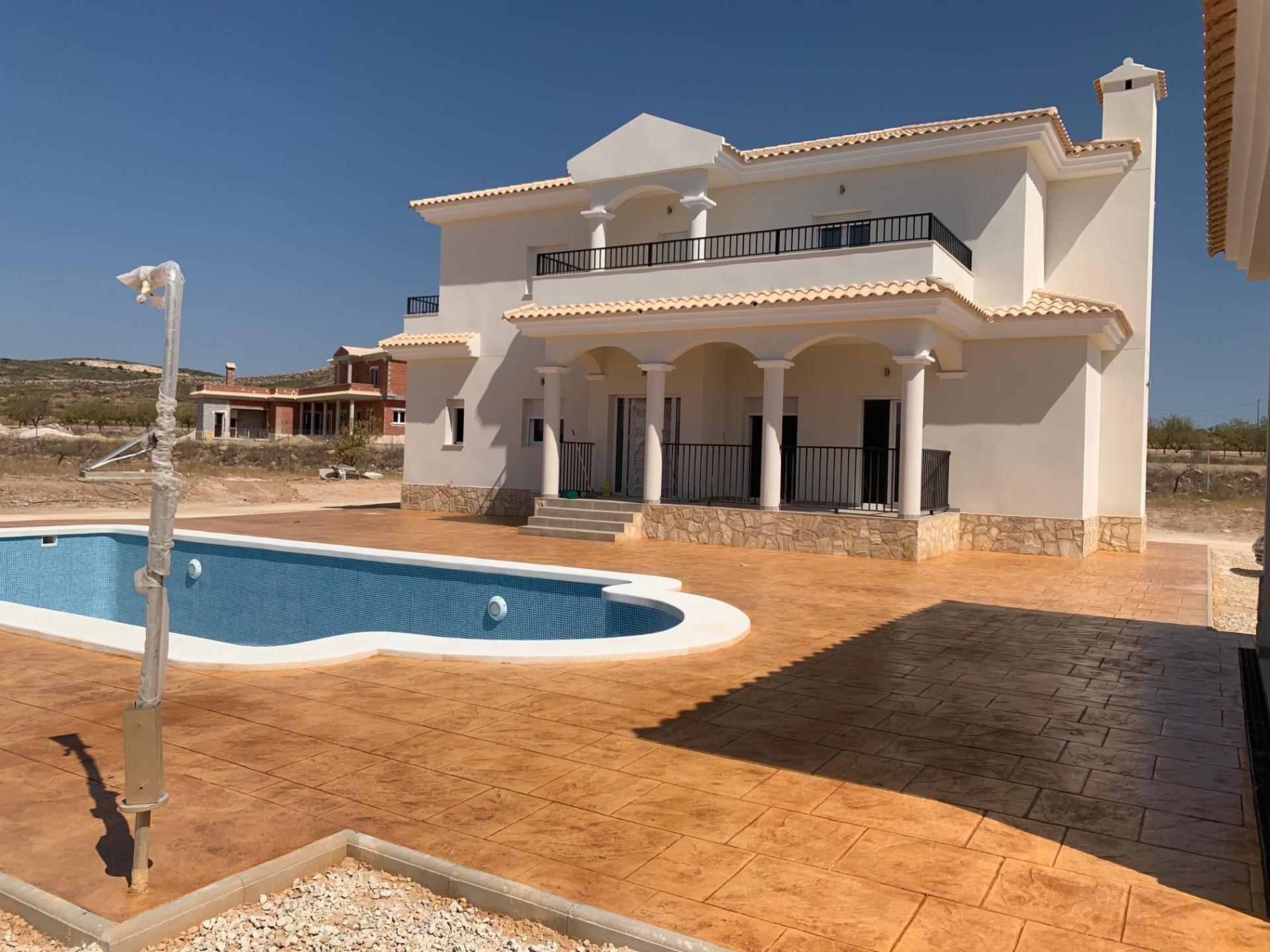 Villas de Obra Nueva en parcelas de 10.000 m2 en Pinoso (Alicante)