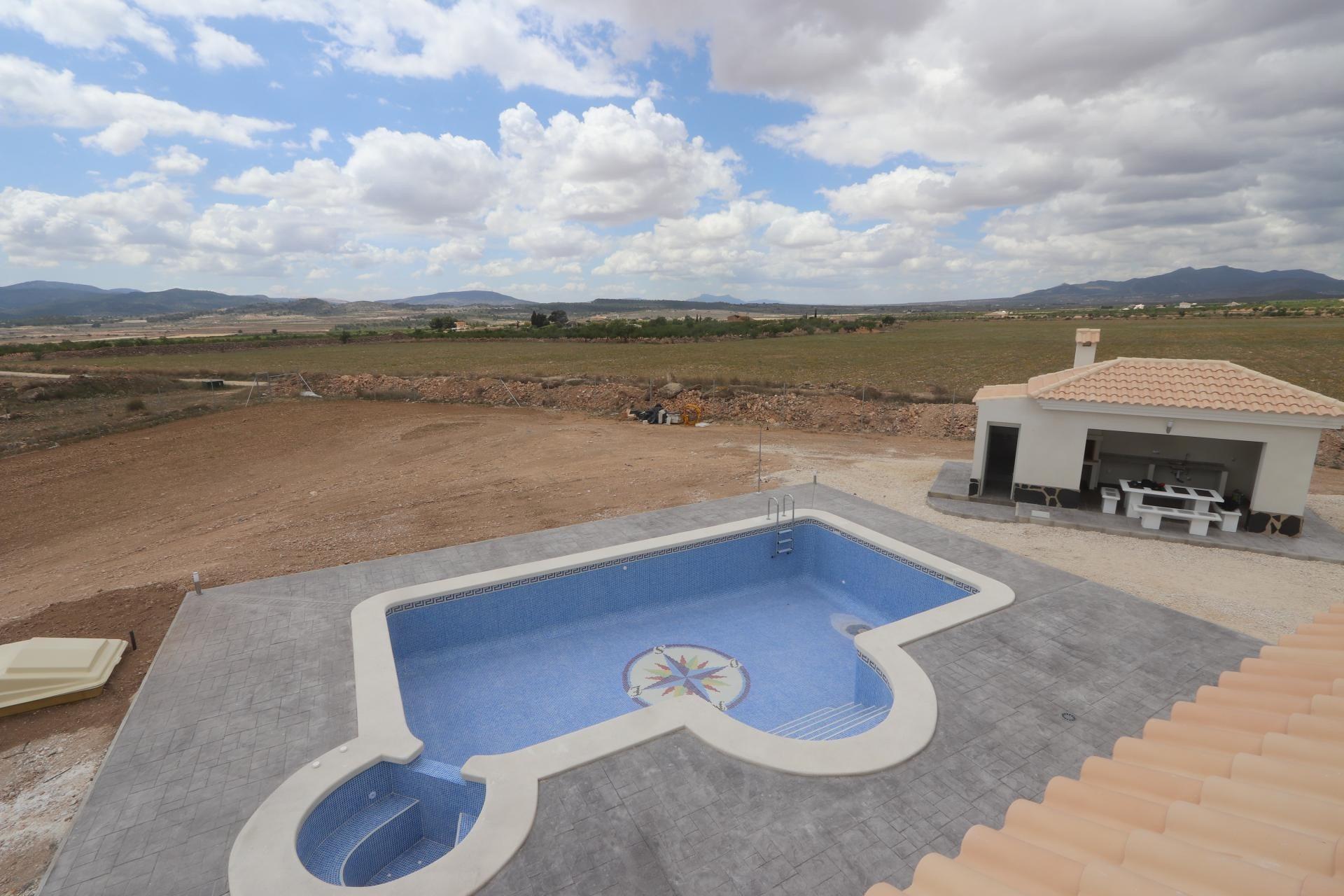 Villas de nouvelle construction sur des parcelles de 10 000 m2 à Pinoso (Alicante)