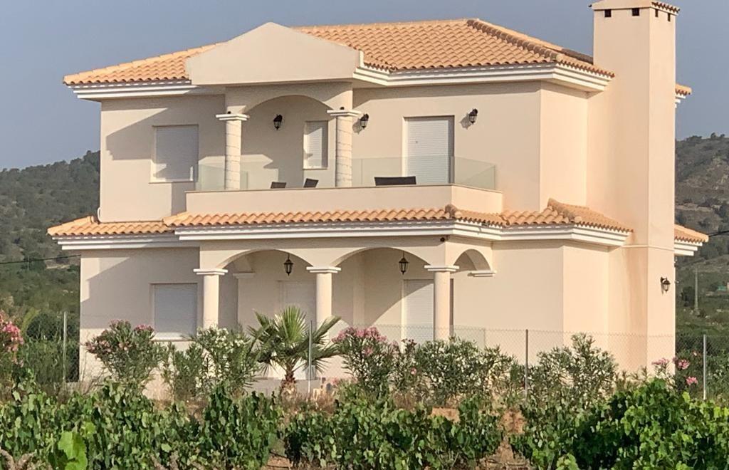 Villa for sale in Pinoso