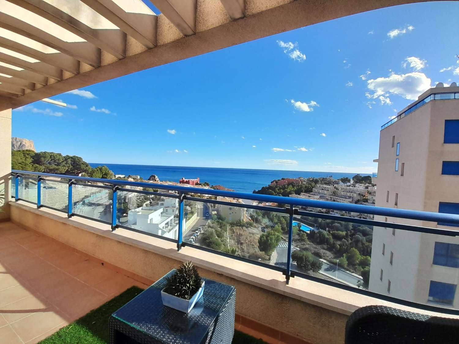 Luxe triplex penthouse met prachtig zeezicht in Calpe (Costa Blanca)