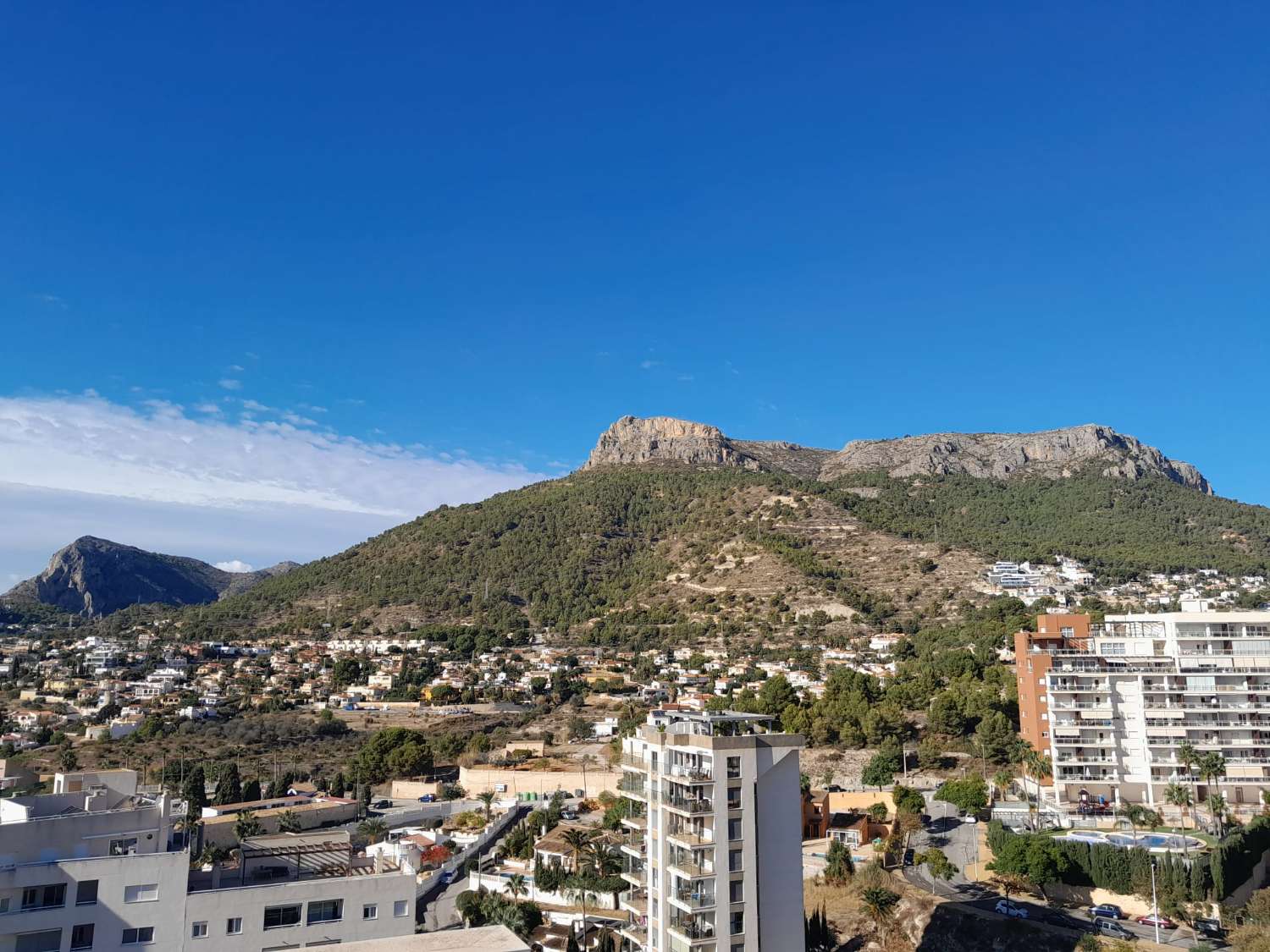 Luxe triplex penthouse met prachtig zeezicht in Calpe (Costa Blanca)