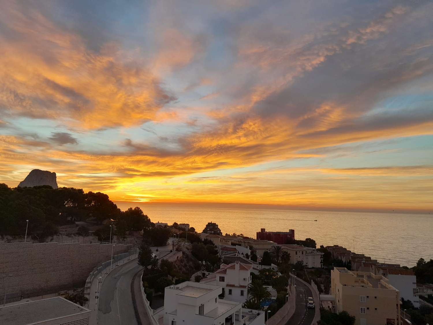 Luxury triplex penthouse with magnificent sea views in Calpe (Costa Blanca)