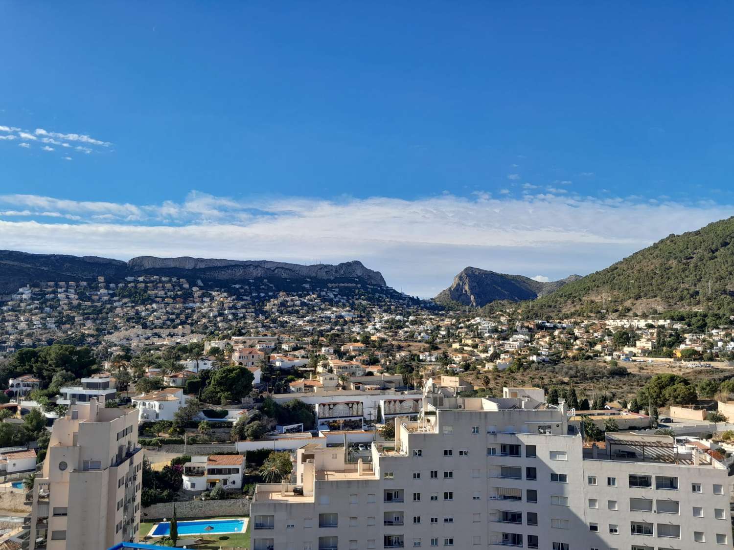 Luxe triplex penthouse met prachtig zeezicht in Calpe (Costa Blanca)