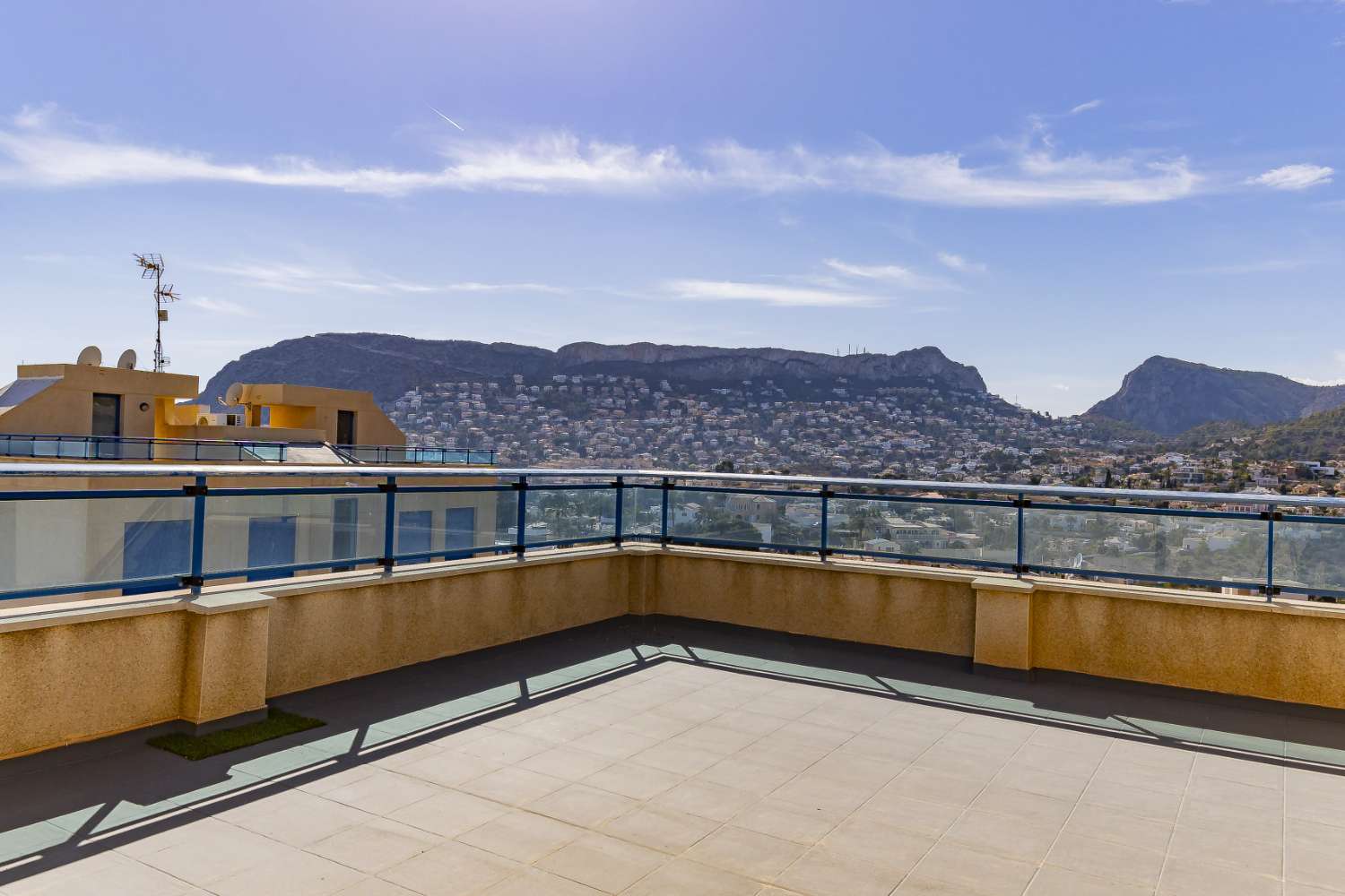 Luxe triplex penthouse met prachtig zeezicht in Calpe (Costa Blanca)