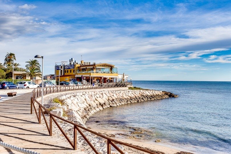 Luxusvilla im Bau in Punta Prima-Orihuela Costa, 400 m vom Strand entfernt (Costa Blanca Süd)