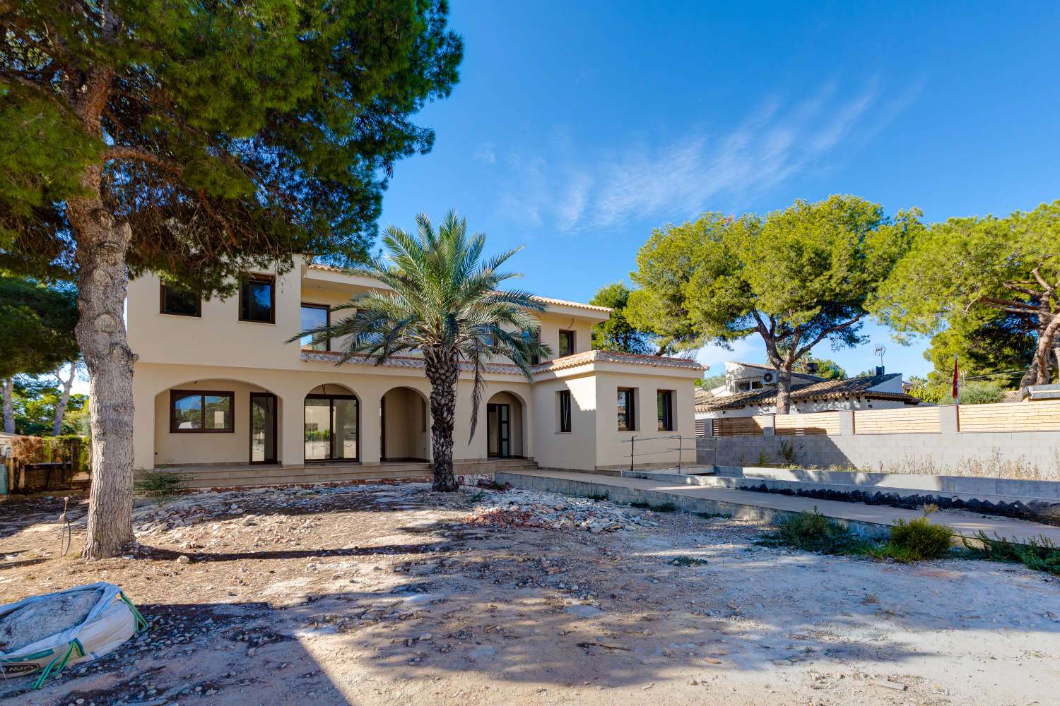 Luxe villa in aanbouw in Punta Prima-Orihuela Costa op 400 m van het strand (Costa Blanca Zuid)