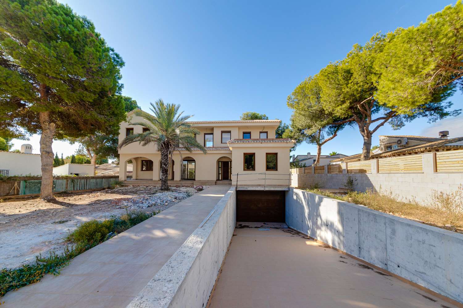 Villa de luxe en construction à Punta Prima-Orihuela Costa à 400 m de la plage (Costa Blanca Sud)