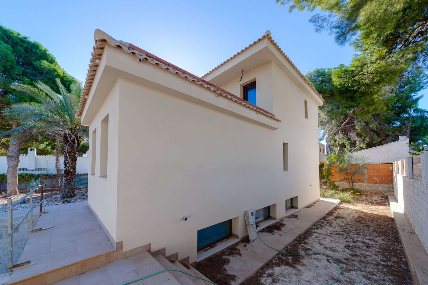 Luxusvilla im Bau in Punta Prima-Orihuela Costa, 400 m vom Strand entfernt (Costa Blanca Süd)