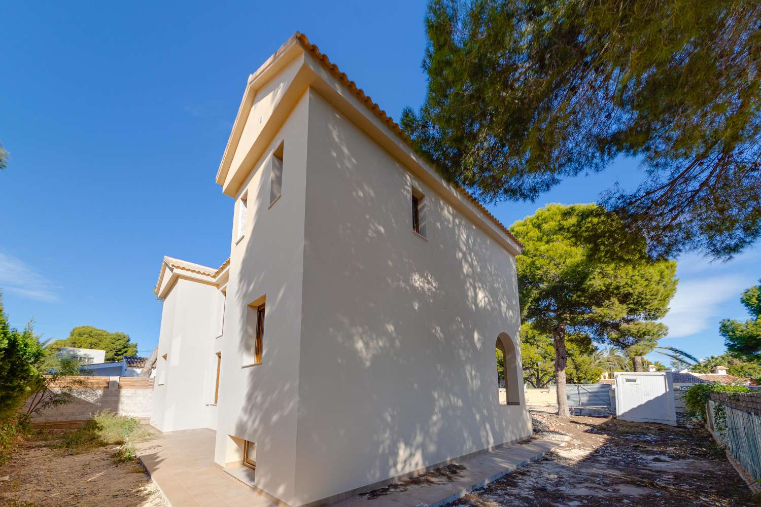 Villa de luxe en construction à Punta Prima-Orihuela Costa à 400 m de la plage (Costa Blanca Sud)