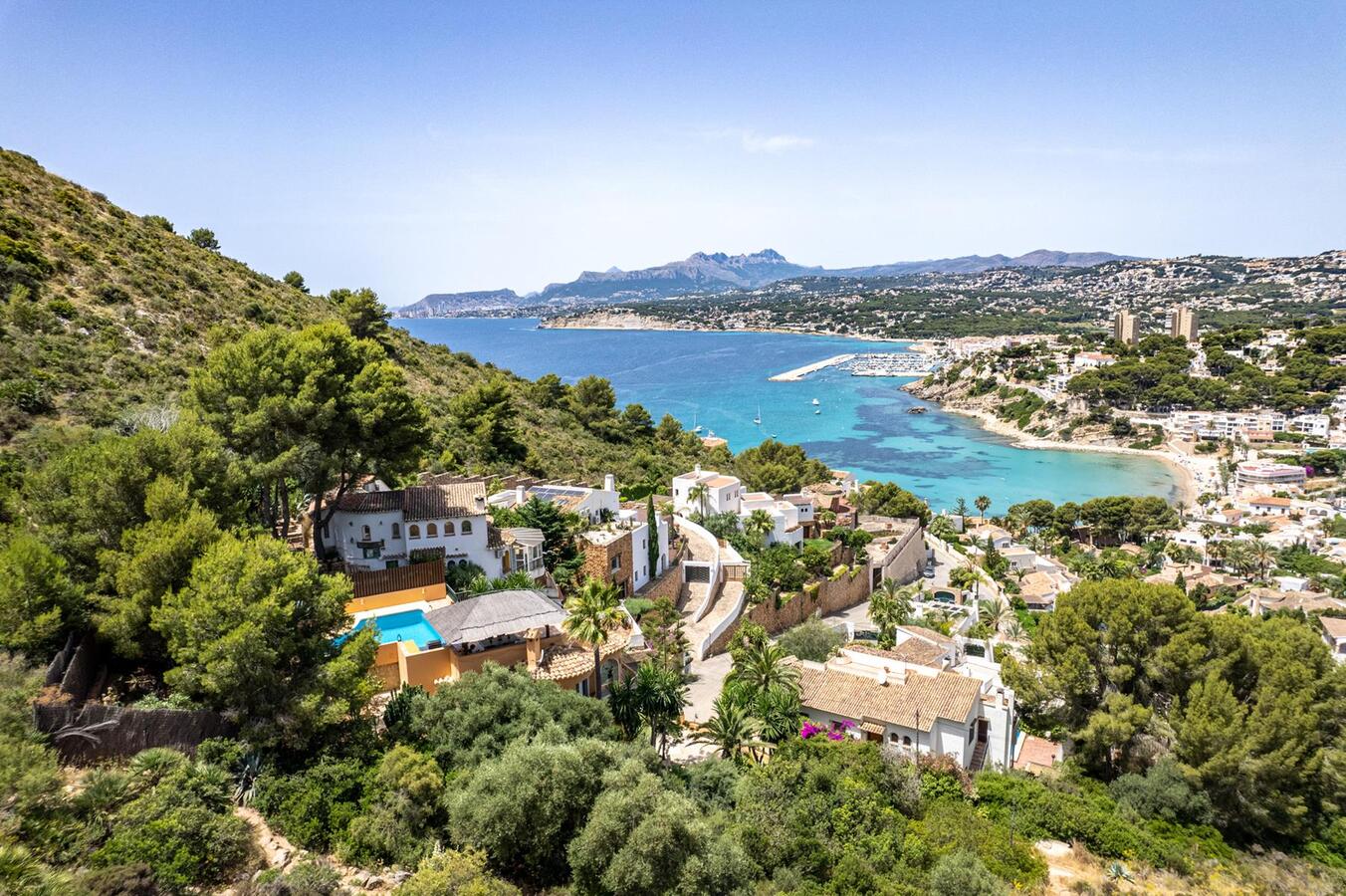 VILLA CON VISTAS PANORÁMICAS AL MAR EN VENTA EN EL PORTET EN MORAIRA