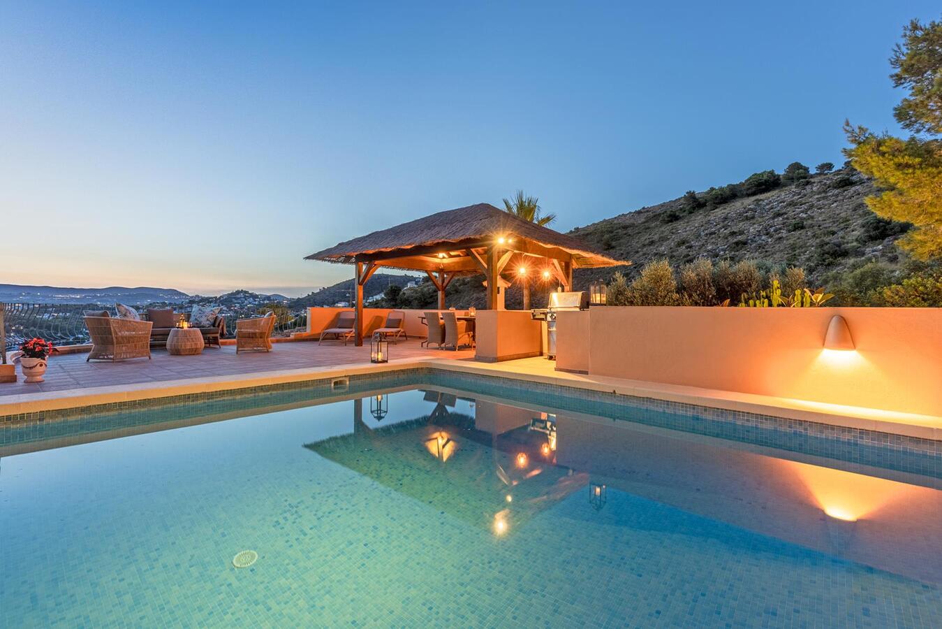 VILLA MIT PANORAMA-MEERBLICK ZU VERKAUFEN IN EL PORTET IN MORAIRA