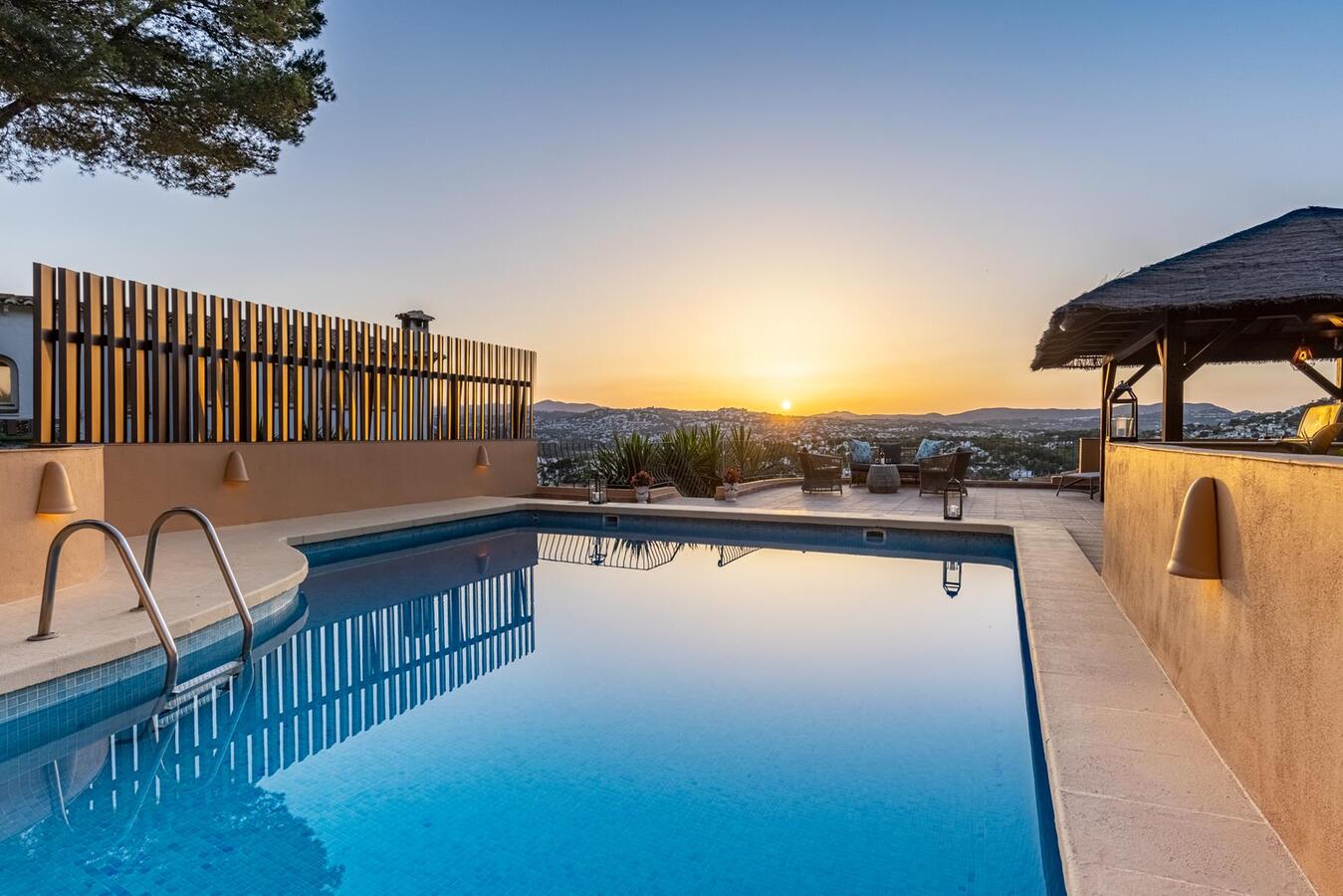 VILLA MIT PANORAMA-MEERBLICK ZU VERKAUFEN IN EL PORTET IN MORAIRA