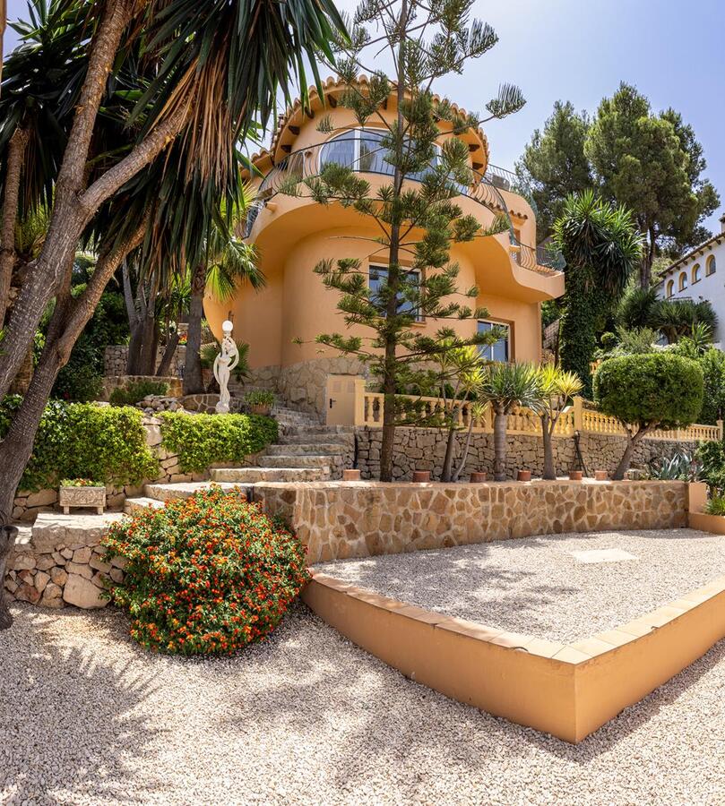 VILLA CON VISTAS PANORÁMICAS AL MAR EN VENTA EN EL PORTET EN MORAIRA