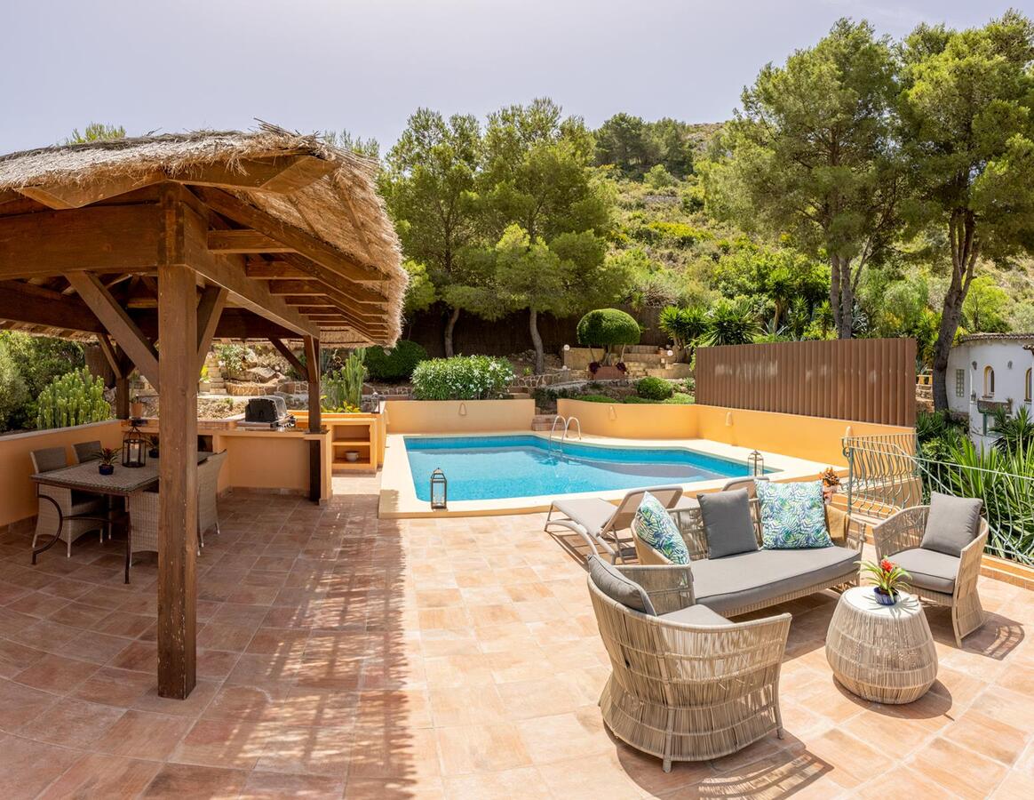 VILLA CON VISTAS PANORÁMICAS AL MAR EN VENTA EN EL PORTET EN MORAIRA