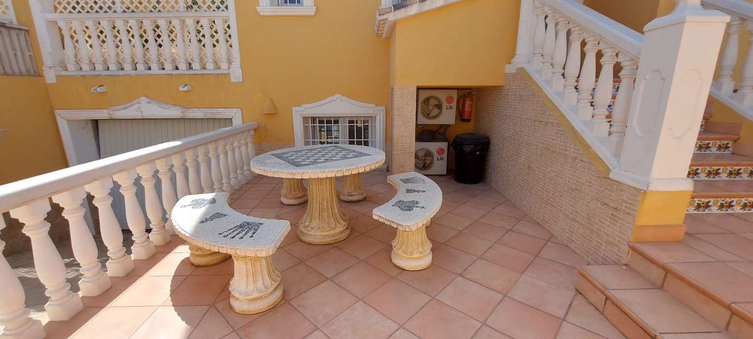 Villa with independent studio, pool and sea views in Calpe (Costa Blanca)