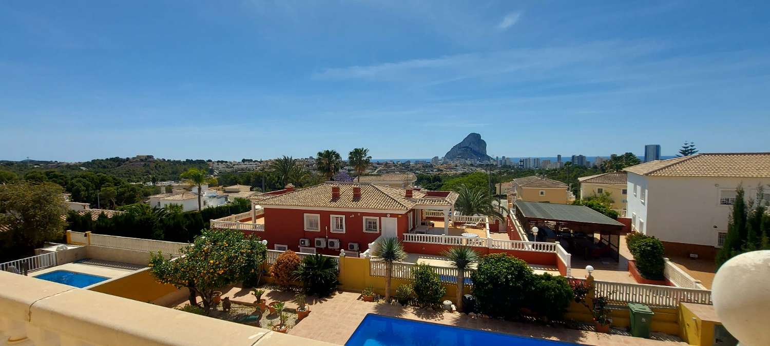 Villa mit unabhängigem Studio, Pool und Meerblick in Calpe (Costa Blanca)