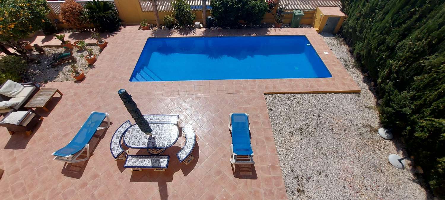 Villa mit unabhängigem Studio, Pool und Meerblick in Calpe (Costa Blanca)