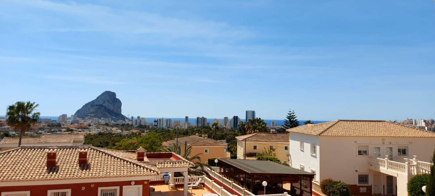 Villa mit unabhängigem Studio, Pool und Meerblick in Calpe (Costa Blanca)