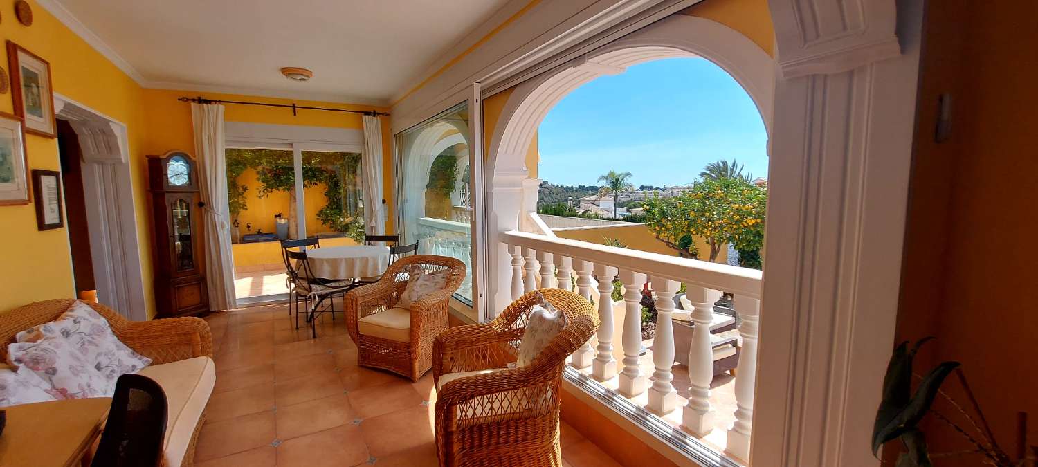 Villa with independent studio, pool and sea views in Calpe (Costa Blanca)