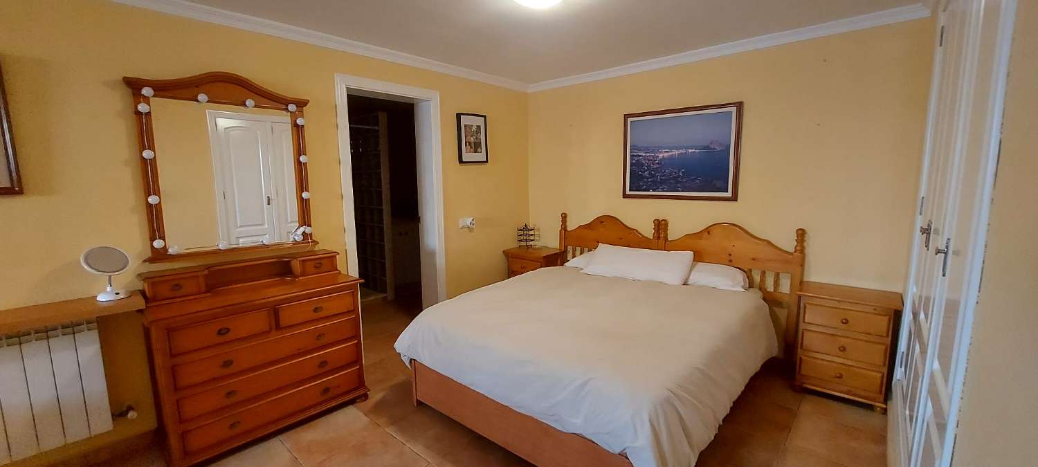 Villa with independent studio, pool and sea views in Calpe (Costa Blanca)