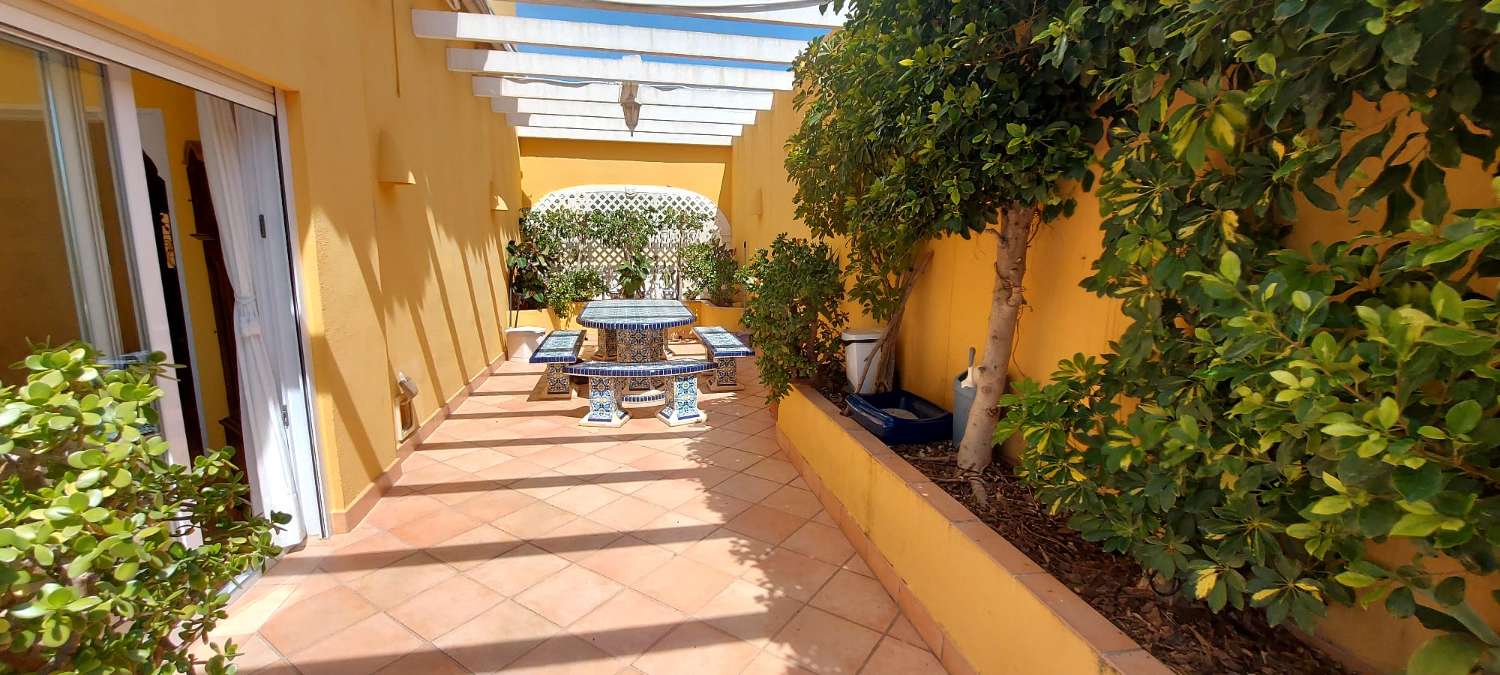 Villa with independent studio, pool and sea views in Calpe (Costa Blanca)