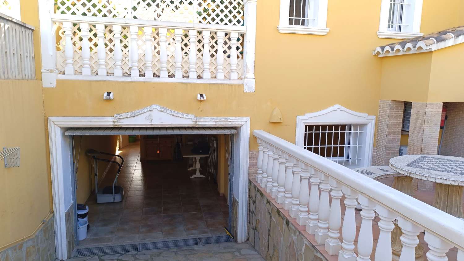 Villa con estudio independiente, piscina y vistas al mar en Calpe (Costa Blanca)