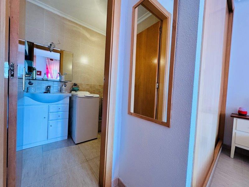 Geräumiges Apartment mit 2 Schlafzimmern und 2 Bädern in Torremar 4