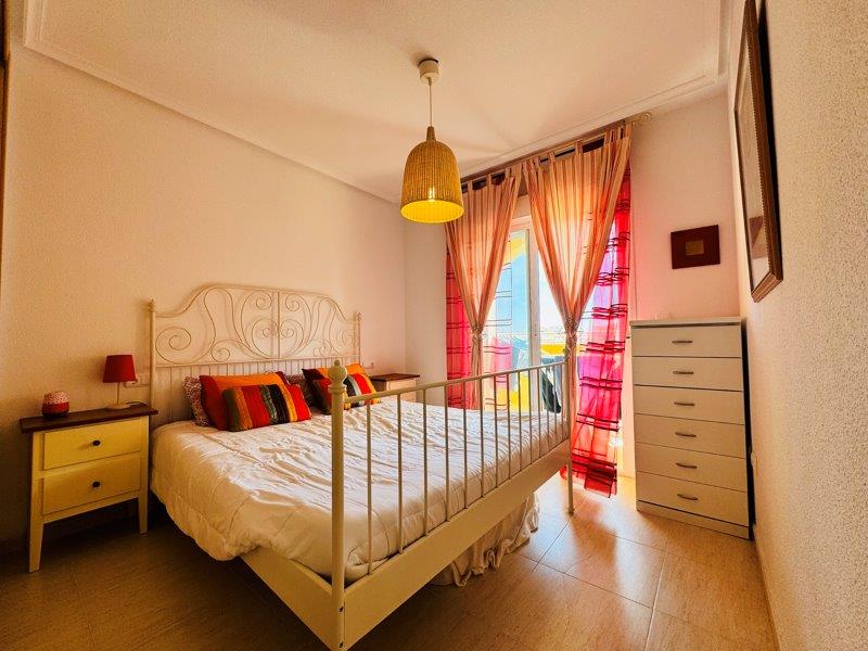 Geräumiges Apartment mit 2 Schlafzimmern und 2 Bädern in Torremar 4