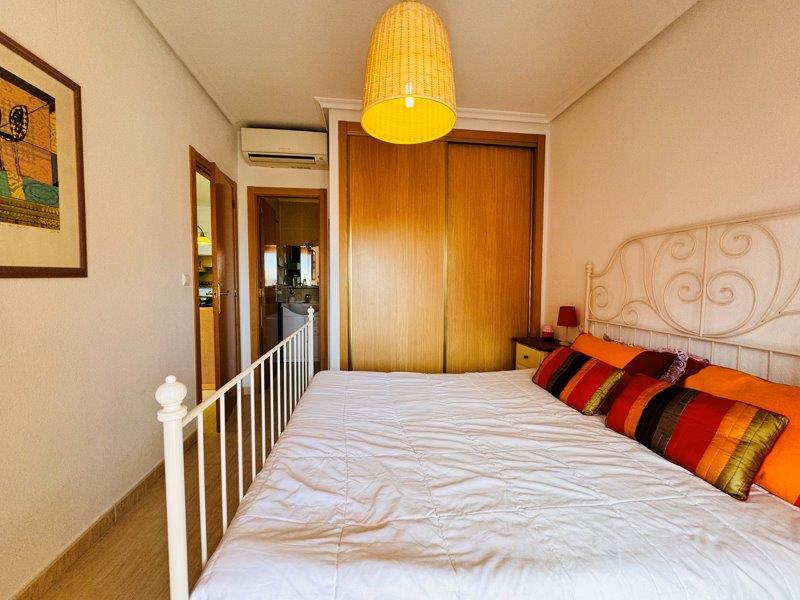 Geräumiges Apartment mit 2 Schlafzimmern und 2 Bädern in Torremar 4