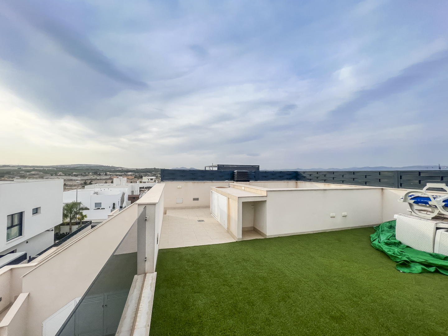 Villa independiente de 3 dormitorios, 2 baños, 1 aseo, piscina en Benijofar (Alicante)